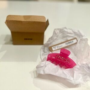SKIMS Raspberry Rose Claw Clip